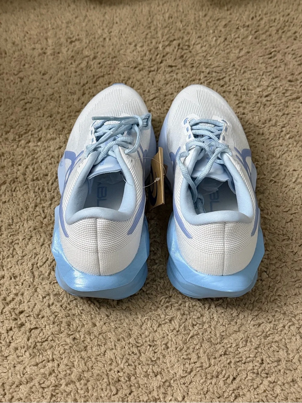 Asics Novablast 6 Women’s White and Light Blue Running Sneakers NEW size 7